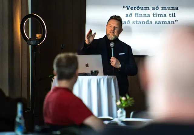 Ár í eldlínunni