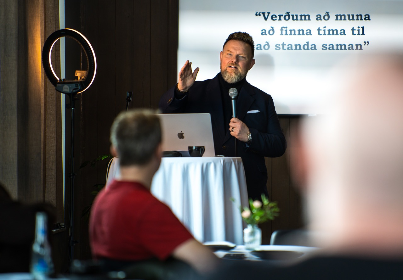 Ár í eldlínunni